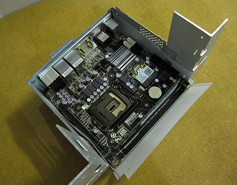 Mainboard MINI ITX Gigabyte GA-H77N-WIFI. Car-PC für Mercedes E-Klasse, W 211, Audio 20.