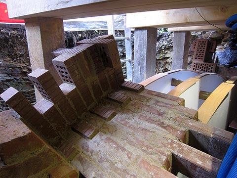 На месте прежних ржавых стальных перекрытий будет арка из клинкера. Начало работ.