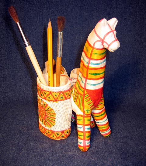 „Pferd“. Filimonowo-Spielzeug. 2000. Hergestellt im Unterricht für angewandte Komposition an der Kinderschule für Kunst in Nowomoskowsk (Russland).