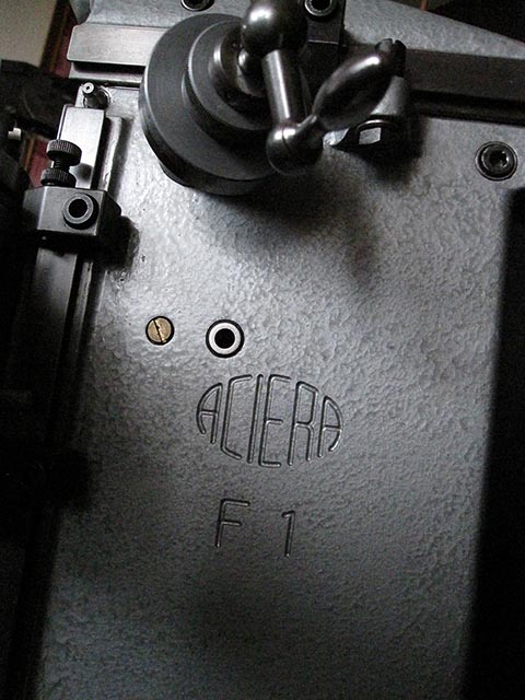 Fräsmaschine Aciera F1, Logo.