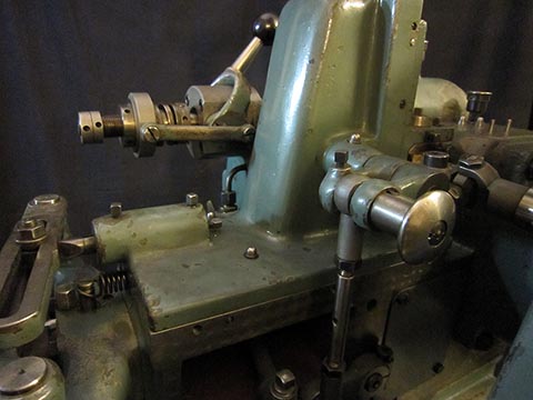 Wälzfräsmaschine Gauthier W1. Hubmechanismus des Vertikalschlittens.