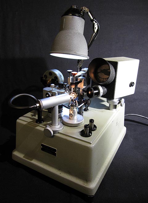 Jean Widmer-Steiner zum Auswuchten einer Schraubenunruh, die vertikal gebohrt wird. Typ 1. Gesamtansicht.