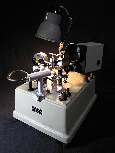 Jean Widmer-Steiner zum Auswuchten einer Schraubenunruh Typ 1, die vertikal gebohrt wird. Detaillierte Gesamtansicht.