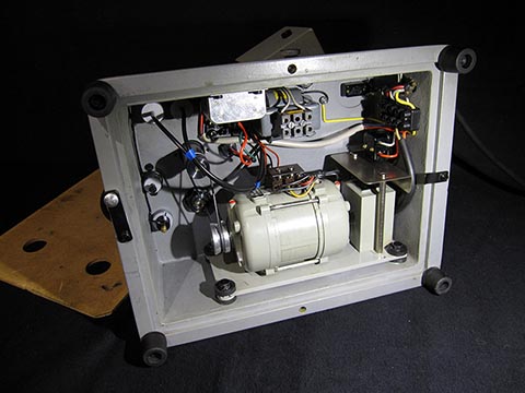 Jean Widmer-Steiner zum Auswuchten einer Schraubenunruh Typ 1. Nahaufnahme, Ansicht von unten.