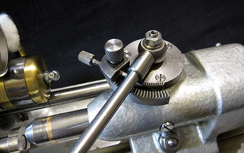 Steinel SR 2 Walzmaschine für Zapfen. Präzise Einstellung des Hubanschlags der Spannzangen-Spindel.